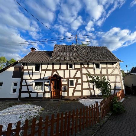 Вилла 300 Jahre Altes Renoviertes Fachwerkhaus Peterslahr Экстерьер фото