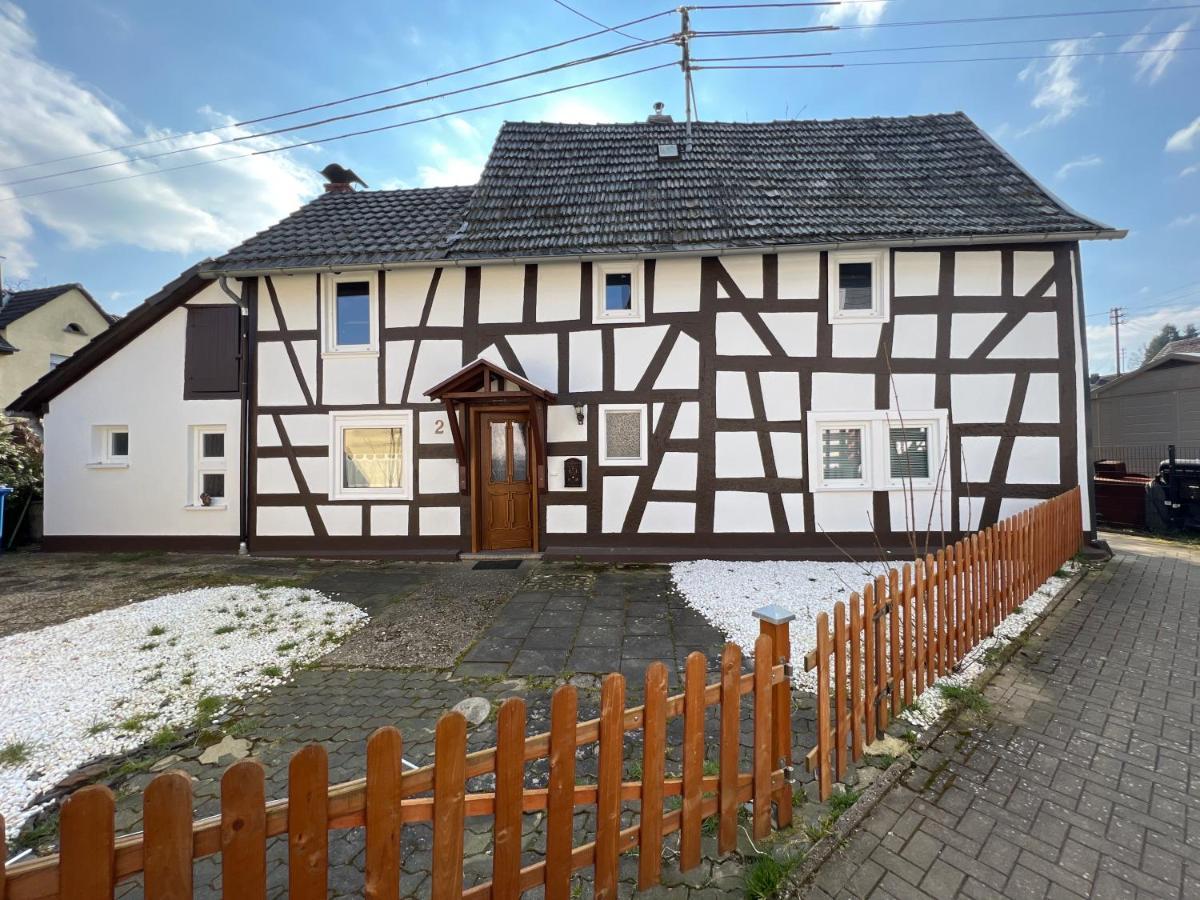 Вилла 300 Jahre Altes Renoviertes Fachwerkhaus Peterslahr Экстерьер фото